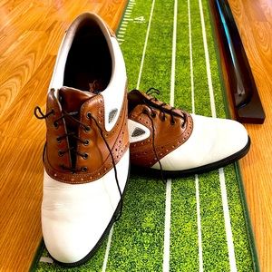 Golf shoes